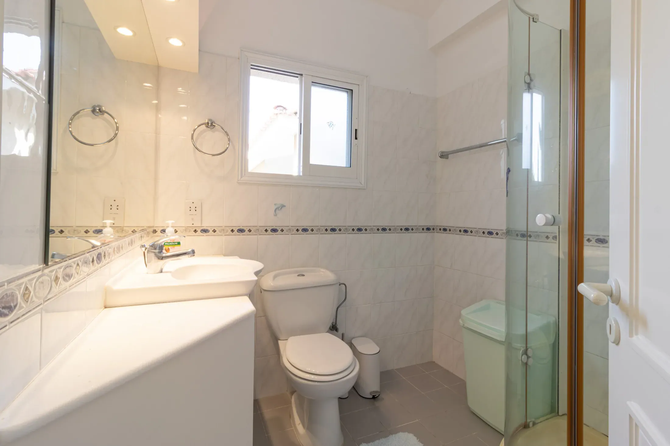 Bathroom with a walk-in shower and washbasin at Villa Nadezda