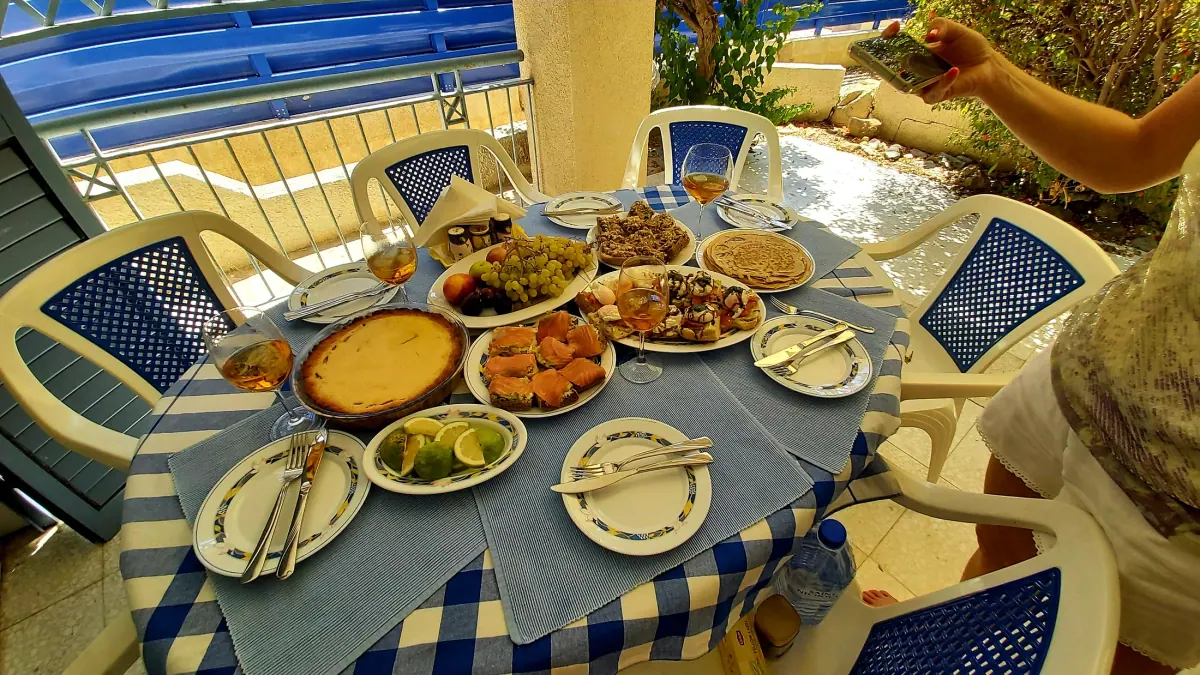 Family-friendly living space at Villa Nadezda, Kato Paphos